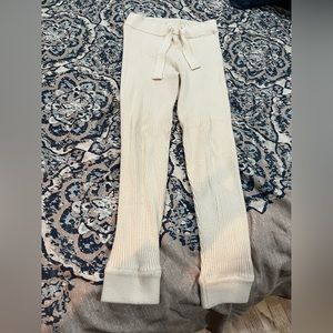 SALE 💚 $6
Ladies Cream M Knitted Leggings with Drawstring